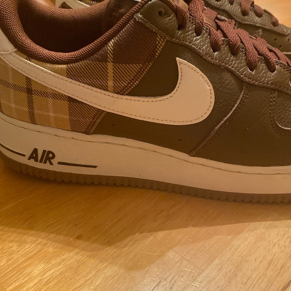 Low Air Force ones paid brown men’s 9.5 NB